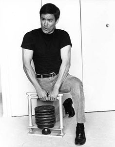 Bruce Lee grip